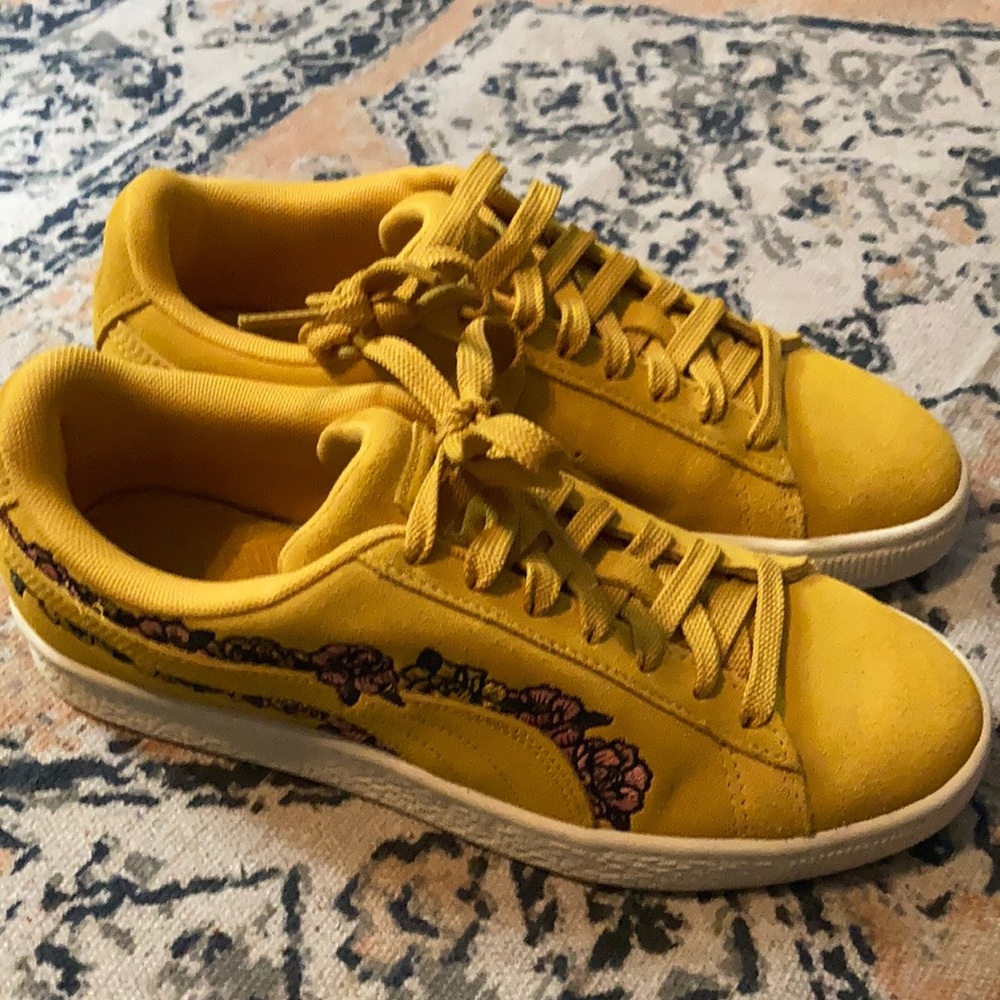 Puma Women’s Floral Yellow Suede Sneakers. Size 7.5.